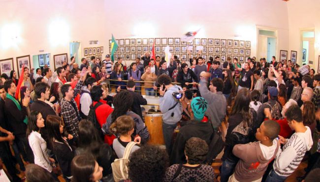 Fernando Priamo/24-06-13 Cerca de cem manifestantes ocuparam as dependências da Câmara
