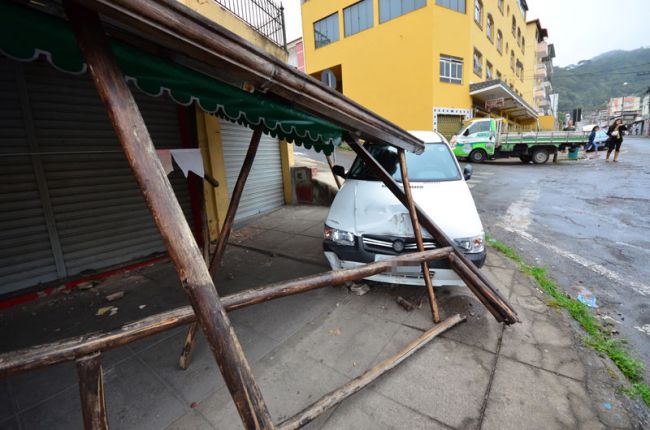 Olavo Prazeres/24-07-13 Veículo acabou sustentando estrutura danificada