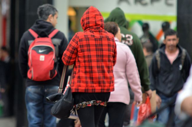 Quinta-feira amanheceu fria e chuvosa