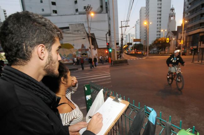 Lucas Tavares/19-06-13 Levantamento foi realizado no cruzamento das avenidas Itamar Franco com Rio Branco