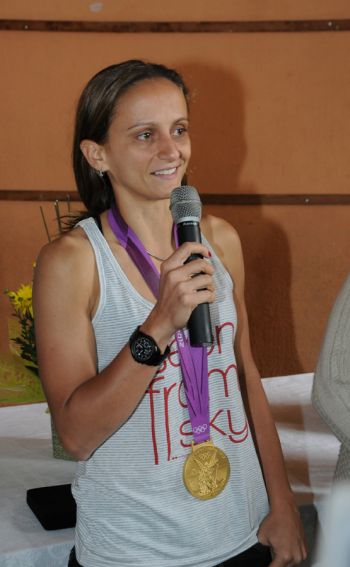 Marcelo Ribeiro/17-08-12 Fabi espera que a suada conquista do vôlei feminino sirva como exemplo para outros esportes
