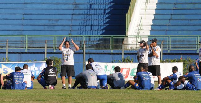 Marcelo Ribeiro/10-10-12 Técnico esbravejou com os atletas durante o treino