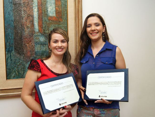 Lara Toledo/26-12-13 Lauriana de Paiva e Bruna Loures de Araújo Barroso receberam as homenagens
