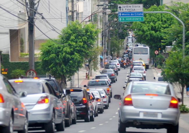 Mobilização causou retenções no trânsito na Rua Santo Antônio