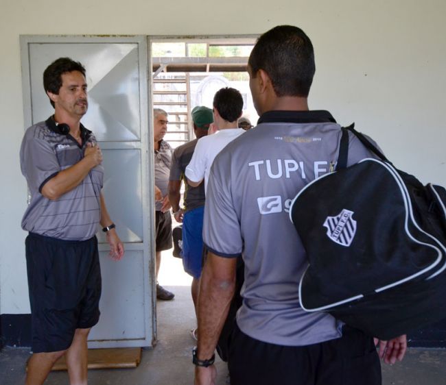Olavo Prazeres/04-10-12 Jogadores deixaram a cidade com tarefa de vencer o Santo André-SP