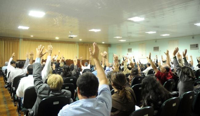 Paula Rivello Médicos votaram pela greve, ontem, em assembleia