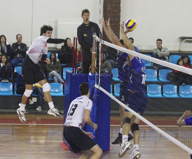 A partida foi disputada nos moldes da provável edição da Superliga 2013\2014