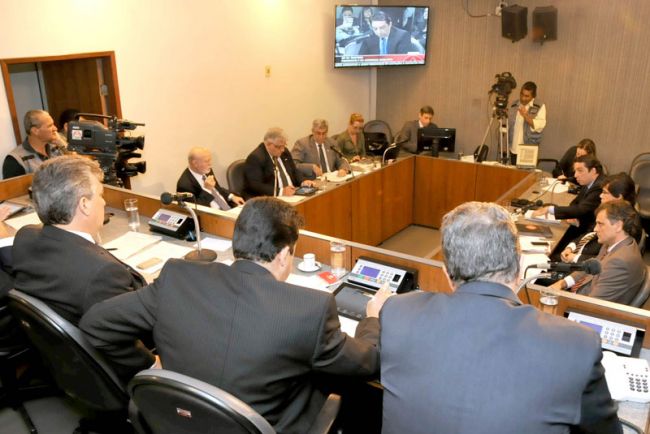 Divulgação ALMG Representantes das operadoras foram à ALMG, a convite da CPI da Telefonia