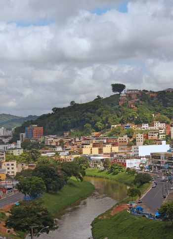 Céu parcialmente nublado nesta manhã