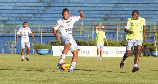 Wesley ganha vaga na linha de frente da equipe
