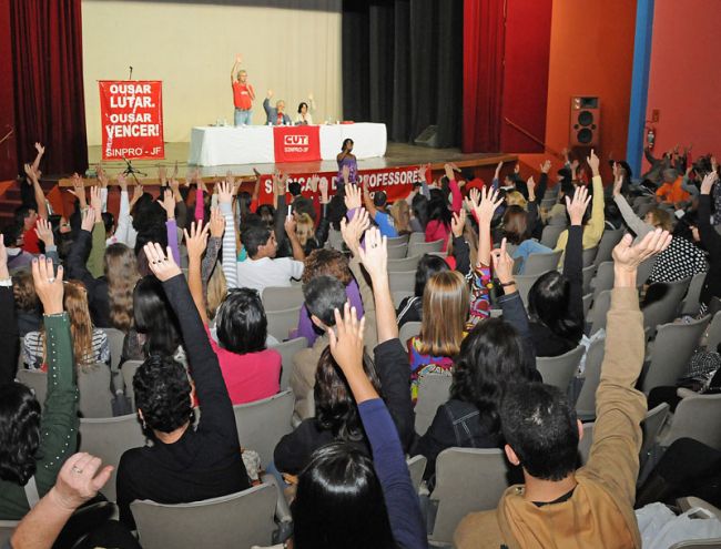 Marcelo Ribeiro/23-05-2012 Assembleia dos professores foi realizada nesta quarta