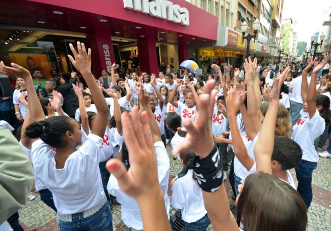 Estudantes se apresentaram pela manhã