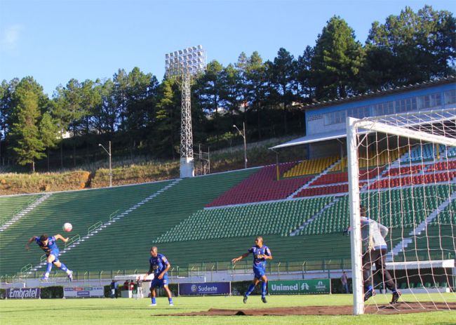 Leonardo Costa/20-04-12 Técnico exigiu do grupo movimentação defensiva