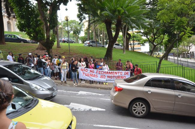 Olavo Prazeres/19-02-2014 Cerca de 50 alunos acompanharam a situação