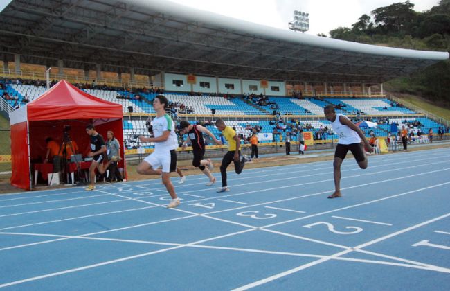 Marcelo Ribeiro/11-08-11 Qualidade da pista permitiu corredores descalços
