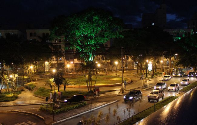Foram instalados novos postes e nova rede elétrica