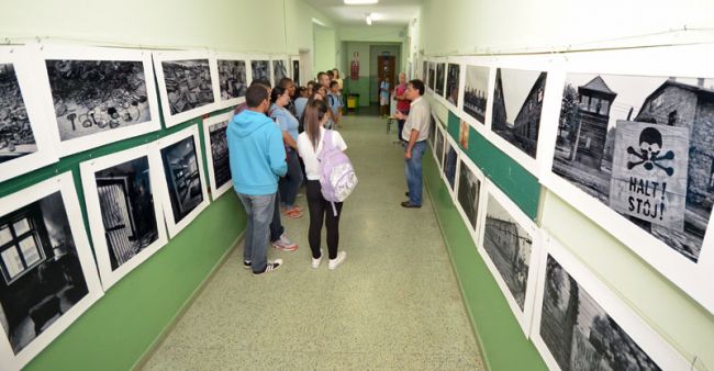 Exposição sobre nazismo do fotógrafo Fernando Priamo ajuda a aprofundar o debate