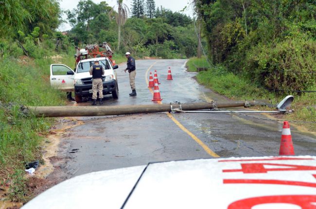 Olavo Prazeres/26-11-13 PM usou cones para alertar os motoristas