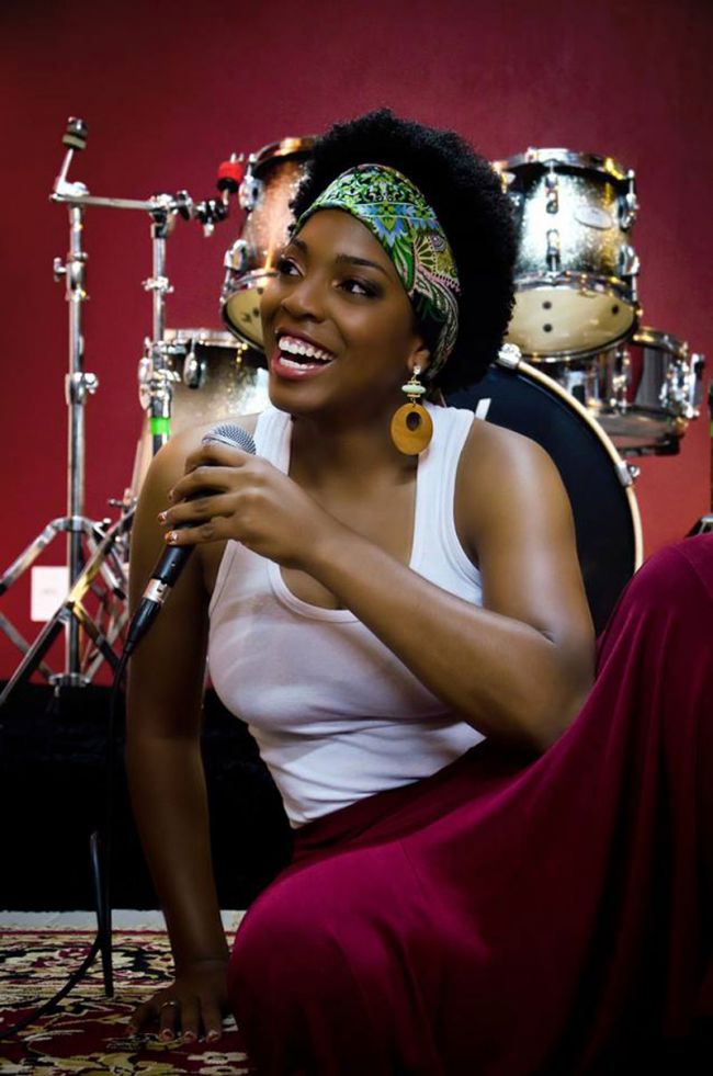 Divulgação Artistas participam de grande roda de samba ao ar livre no dia 31