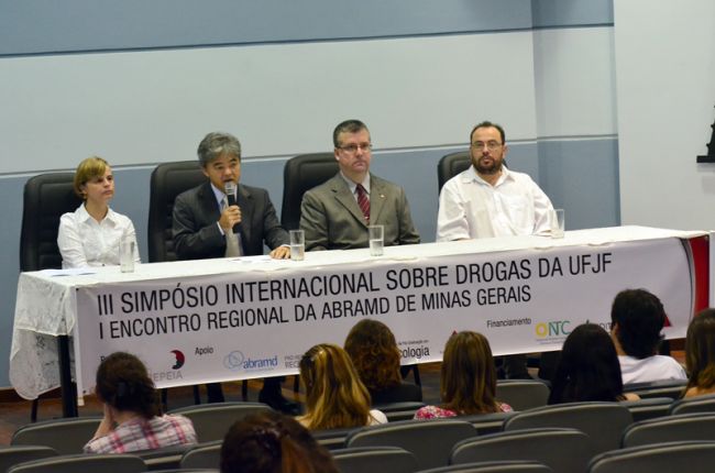 Equipe prepara intervenções junto à comunidade