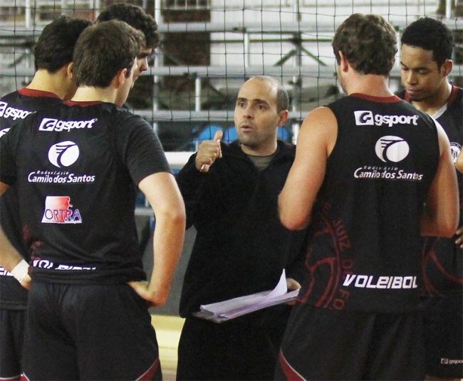 Lucas Tavares Técnico Bara treina para tirar equipe da lanterna