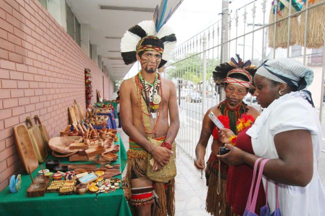 Felipe Couri/16-10-13 Índios estão na cidade desde a última semana