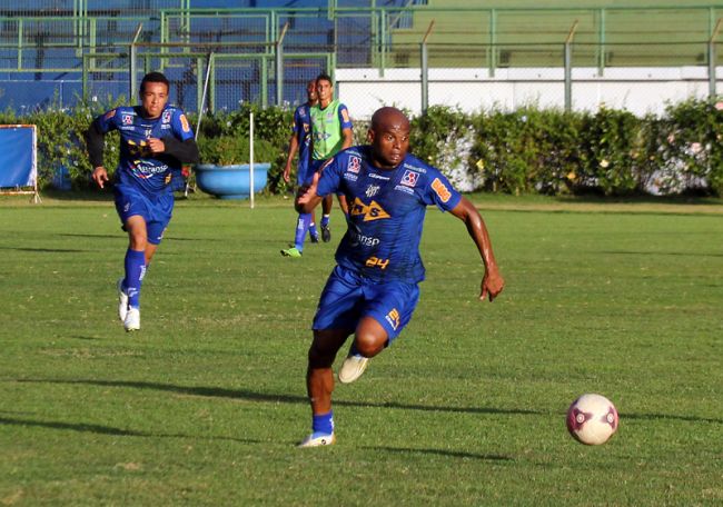 Leonardo Costa/Arquivo TM Tupi terá a volta do artilheiro Ademilson, recuperado de uma contusão na coxa esquerda