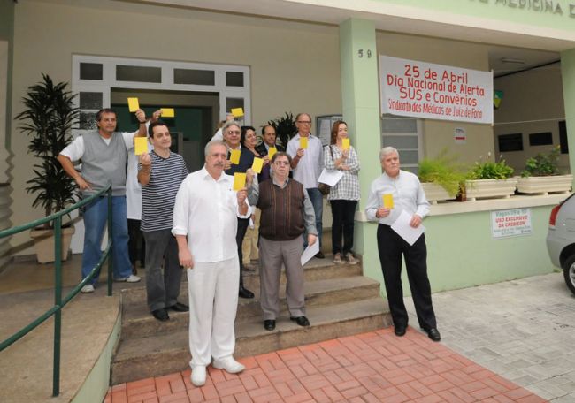 Movimento foi organizado pelo Sindicato dos Médicos de Juiz de Fora