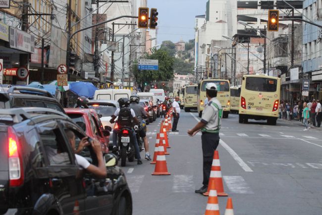 Leonardo Costa/23-09-13 No início, houve congestionamento de carros