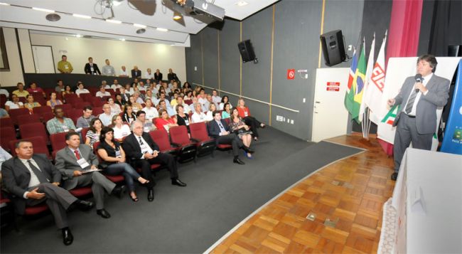 Secretário estadual Antônio Jorge fala sobre recursos disponíveis para saúde