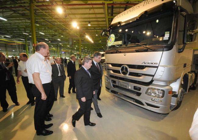 O ministro Fernando Pimentel esteve em JF com o governador de Minas para a inauguração da planta
