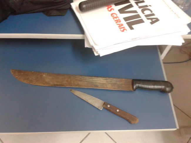 O jovem e a arma foram apreendidos