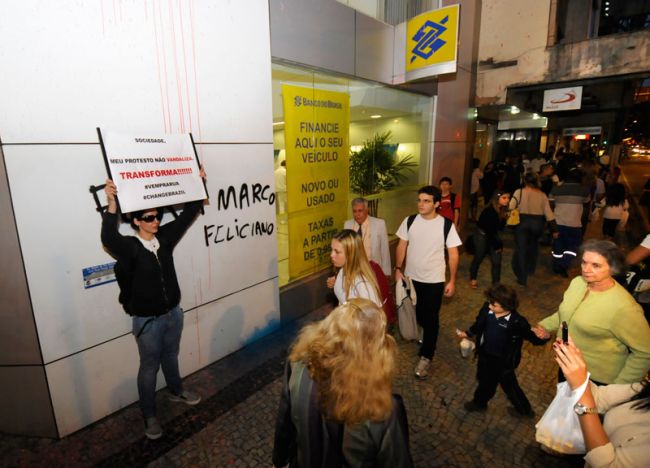 Lucas Tavares/21-06-13 Ana Carolina Durante criticou pichações pela cidade