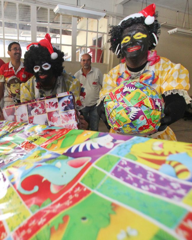 Domésticas de Luxo entraram no espírito natalino e apadrinharam cerca de cem cartinhas