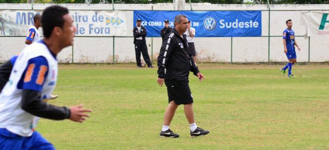 Olavo Prazeres/04-09-12 Treinador não teve um meia de ofício nesta terça