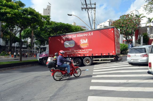 Veículo saía da Rua Romualdo, no São Mateus
