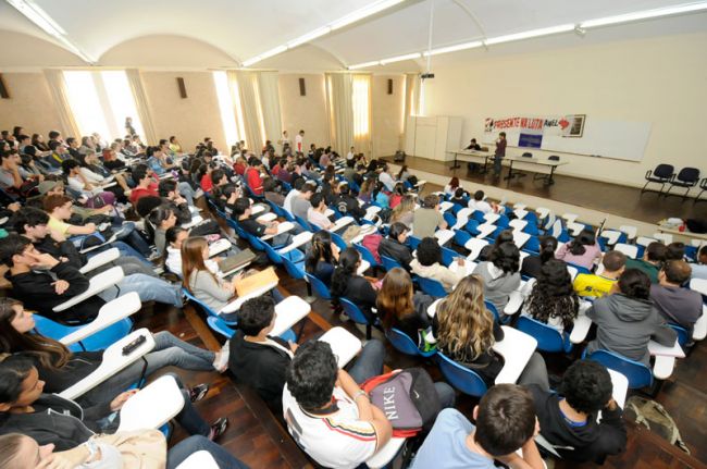 Assembleia realizada pelo DCE na tarde desta quarta