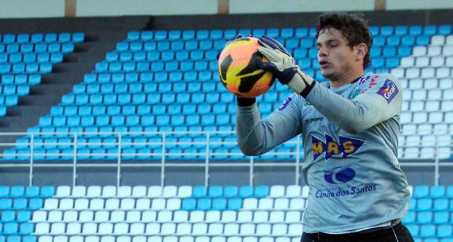 Arqueiro surpreende e permanece no time
