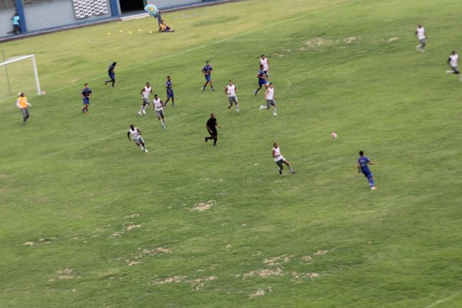 Leonardo Costa/09-01-13 Com a vantagem no placar, o Duque procurou segurar mais a bola