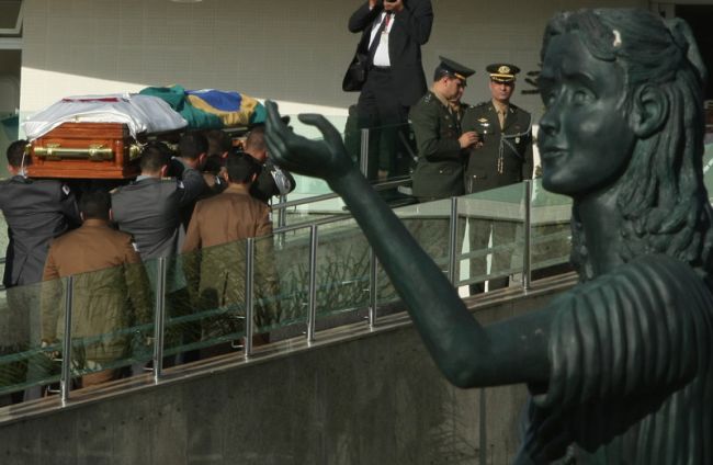 Carlos Roberto/Jornal Hoje em Dia Corpo do ex-presidente deixa Palácio de Liberdade
