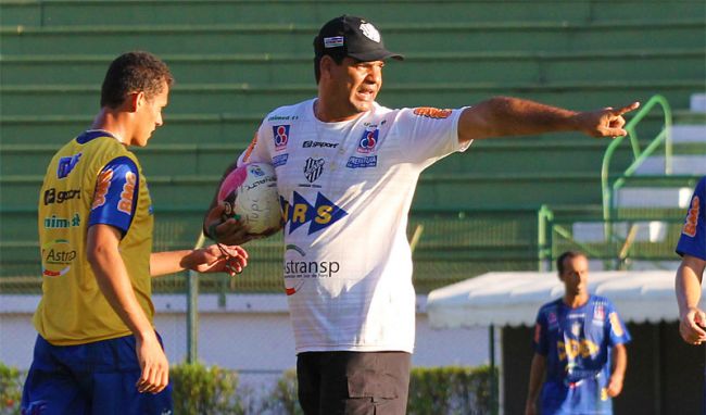 Leonardo Costa Diretoria anunciou ontem a permanência do técnico