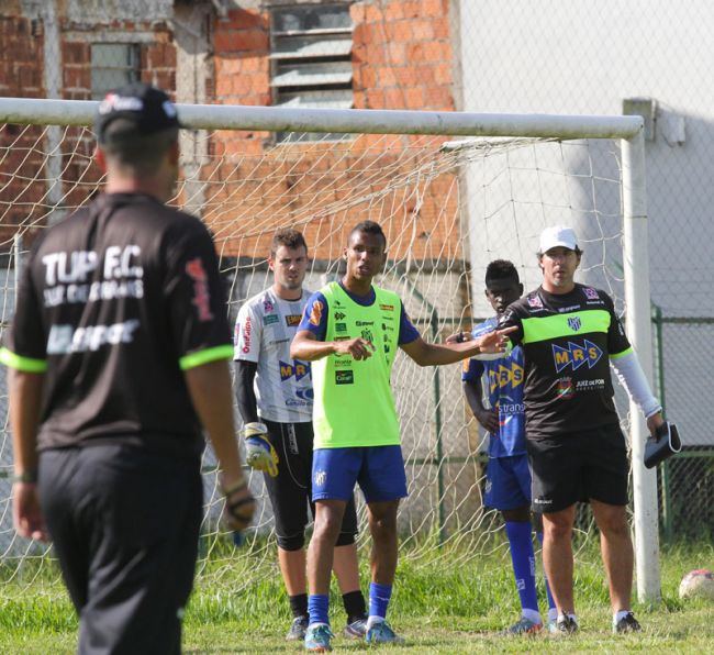 Felipe Couri/06-01-14 Jogo serve como teste para estreia no Mineiro 2014