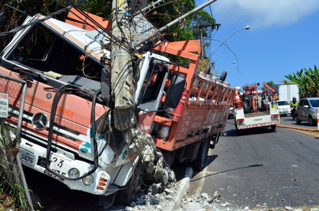 Olavo Prazeres/21-10-13 Bombeiros trabalham no local