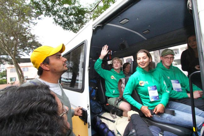 Grupo de holandeses seguiu para a Fazenda da Esperança de Guarará
