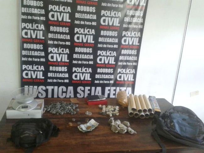 Materiais foram encontrados em um imóvel na Rua Dante Bellei