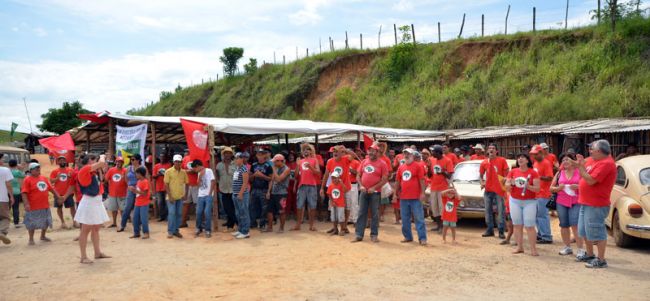 Olavo Prazeres/26-01-12 Acampamento foi montado há um ano na beira da estrada
