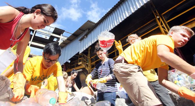 Franceses, argentinos e chineses conheceram a Usina de Reciclagem