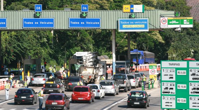 Carros desembolsam R$ 48 entre as três praças de pedágio no trajeto de ida e volta entre JF e Rio
