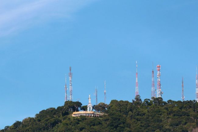 Apesar de céu azul, previsão é chuva para esta quarta