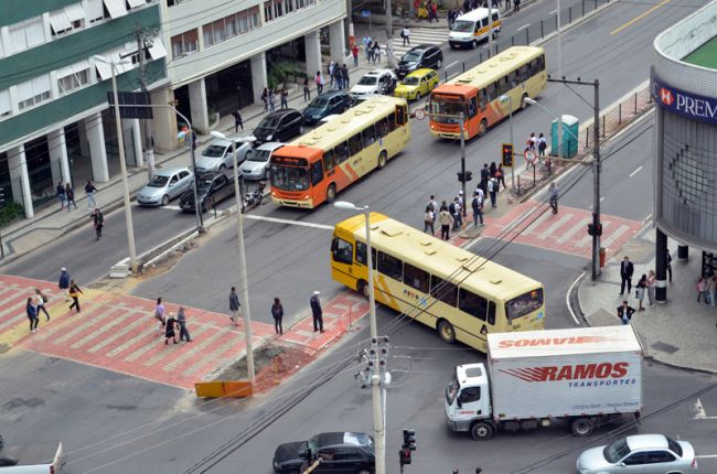Olavo Prazeres/09-05-12 No final da manhã, agente de trânsito já estava na via